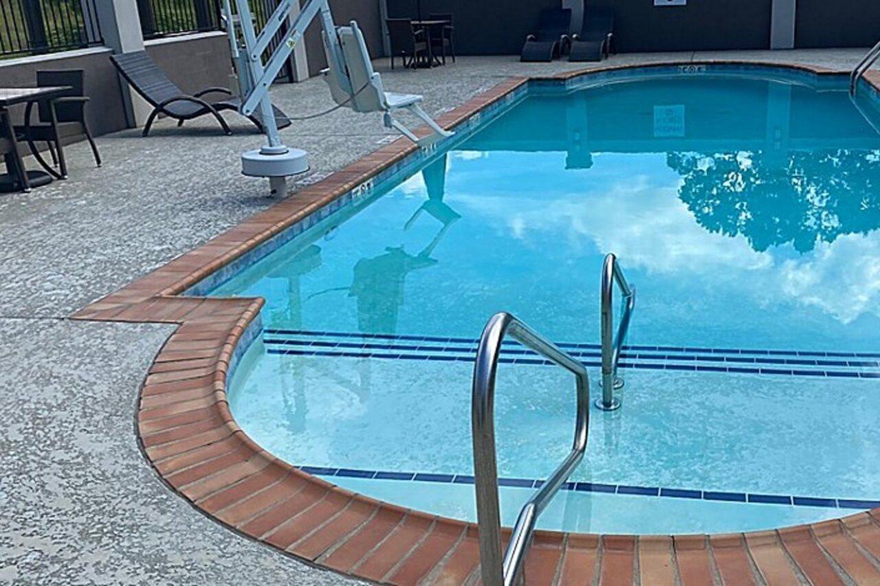 Holiday Inn Express & Suites Pineville-Alexandria Area Екстериор снимка