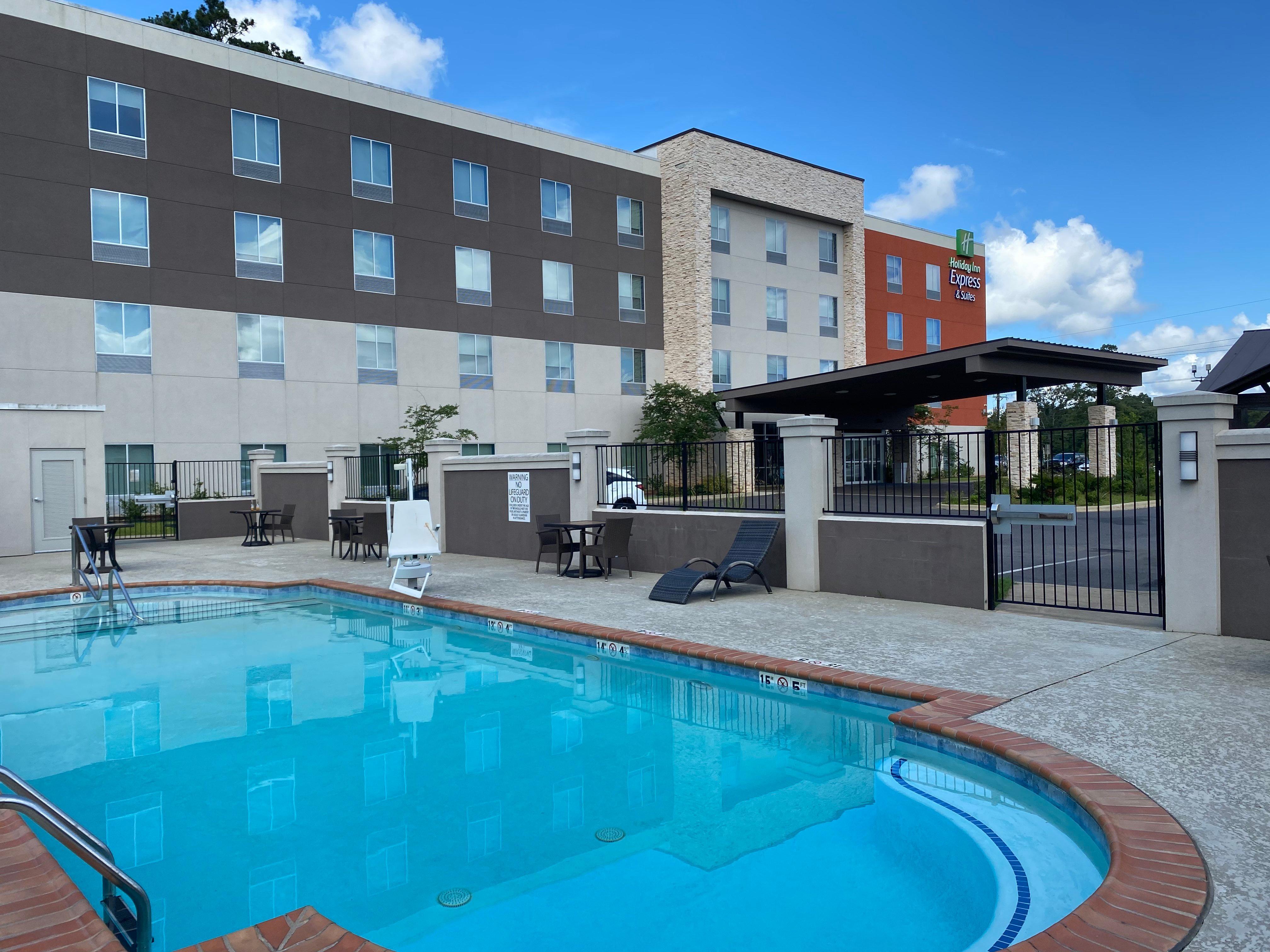 Holiday Inn Express & Suites Pineville-Alexandria Area Екстериор снимка