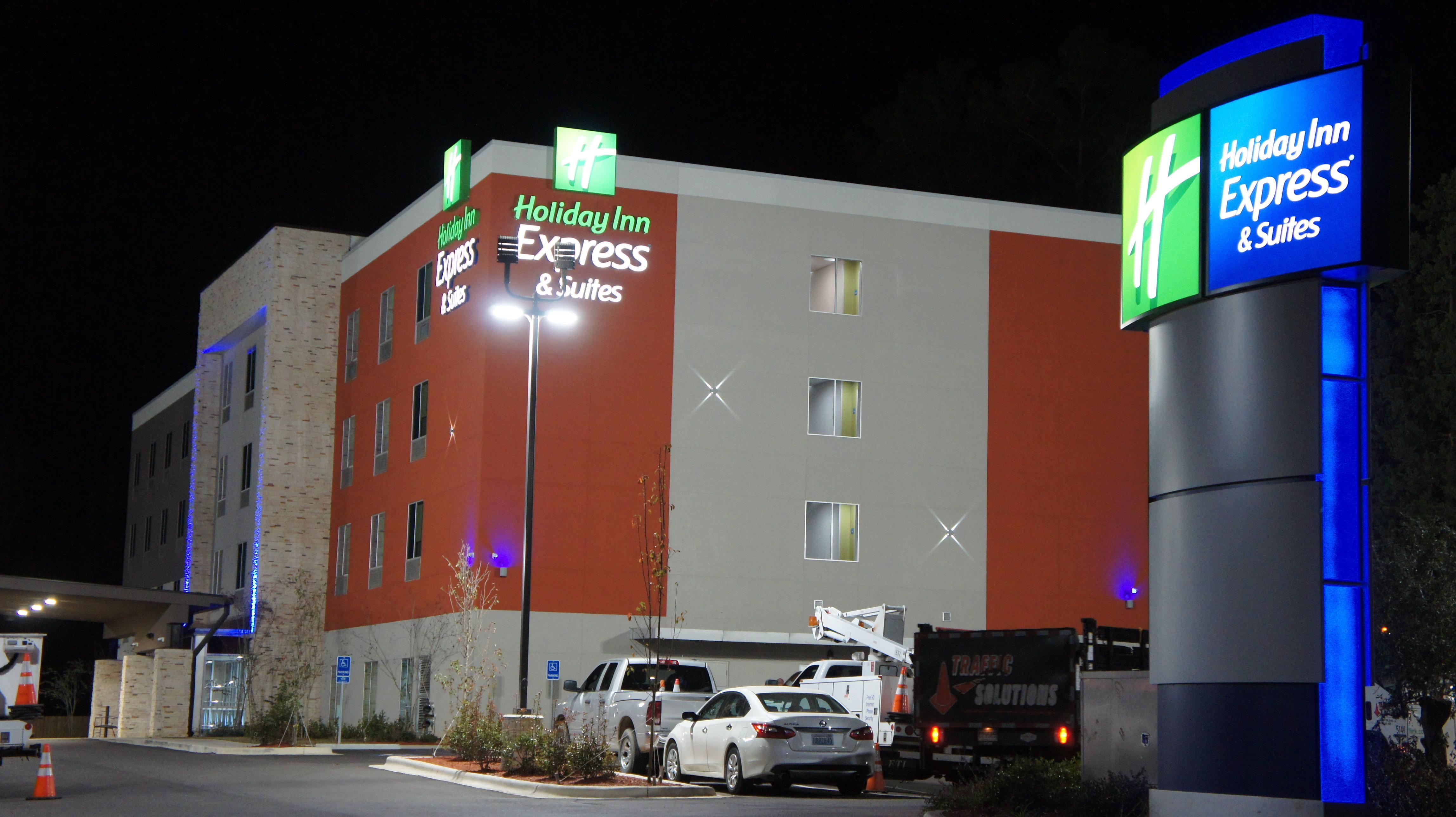 Holiday Inn Express & Suites Pineville-Alexandria Area Екстериор снимка